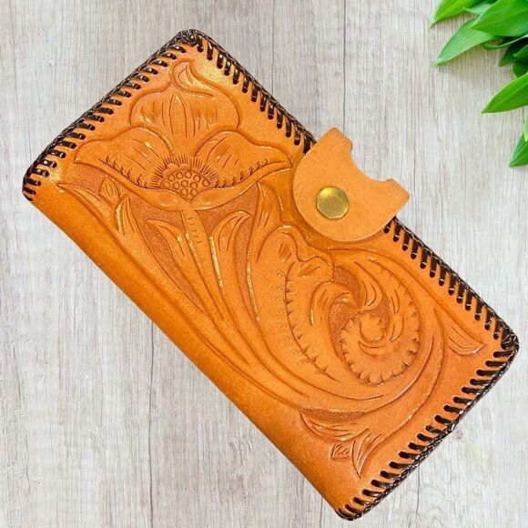 Vintage Brown Leather Hand Tooled Floral Pattern Wallet Organizer WPM - Picture 1 of 11